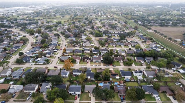 5434 Sugar Creek Drive, La Porte, TX 77571