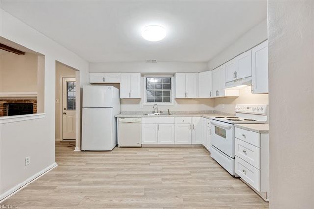 1414 Larkview DR, Virginia Beach, VA 23454
