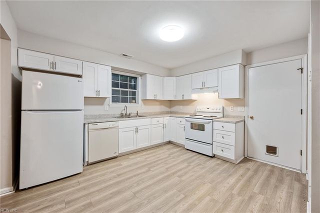 1414 Larkview DR, Virginia Beach, VA 23454