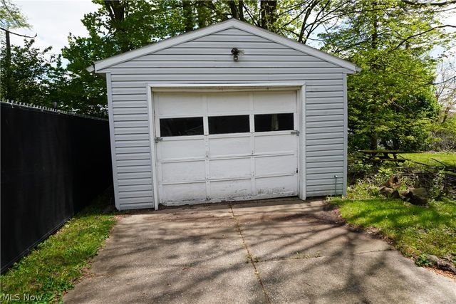 483 17th Street NW, Barberton, OH 44203