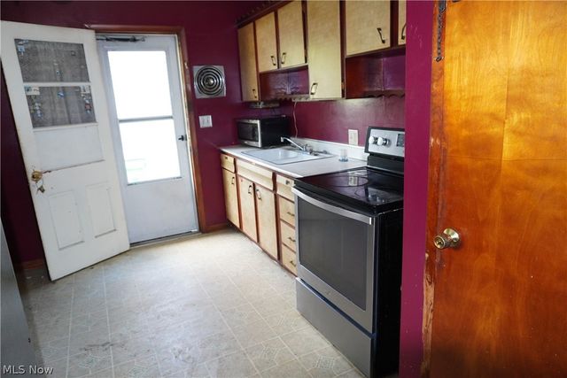 483 17th Street NW, Barberton, OH 44203