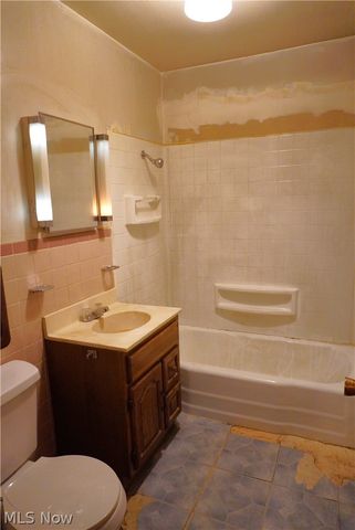 483 17th Street NW, Barberton, OH 44203