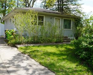 483 17th Street NW, Barberton, OH 44203