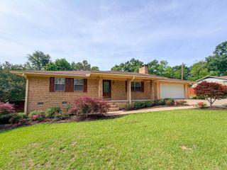 703 Maxwell Dr., Hattiesburg, MS 39401
