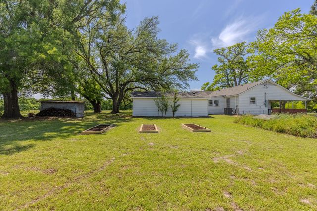 1100 Rs County Road 3150, Emory, TX 75440