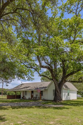 1100 Rs County Road 3150, Emory, TX 75440
