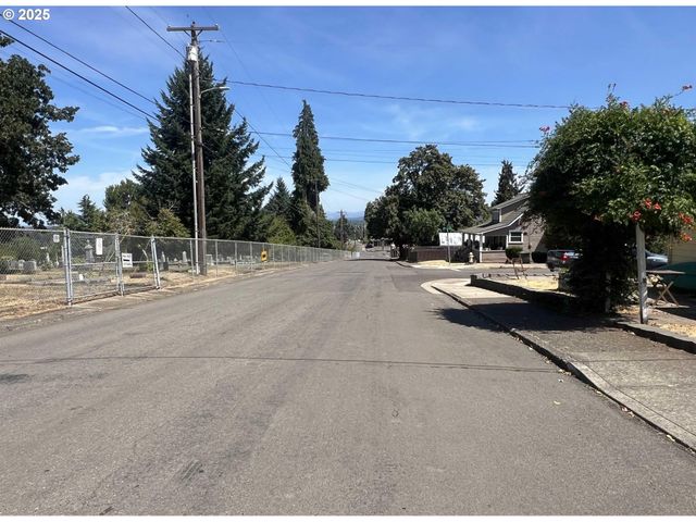 210 HOYT St, Salem, OR 97302