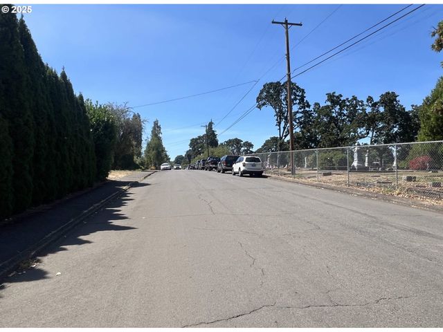 210 HOYT St, Salem, OR 97302