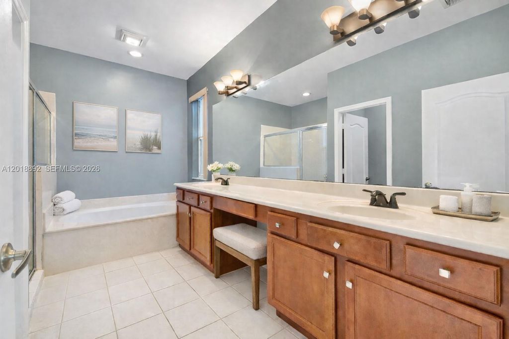 Image 19 of property listing at 4113 NE 22nd Ln, Homestead, FL 33033