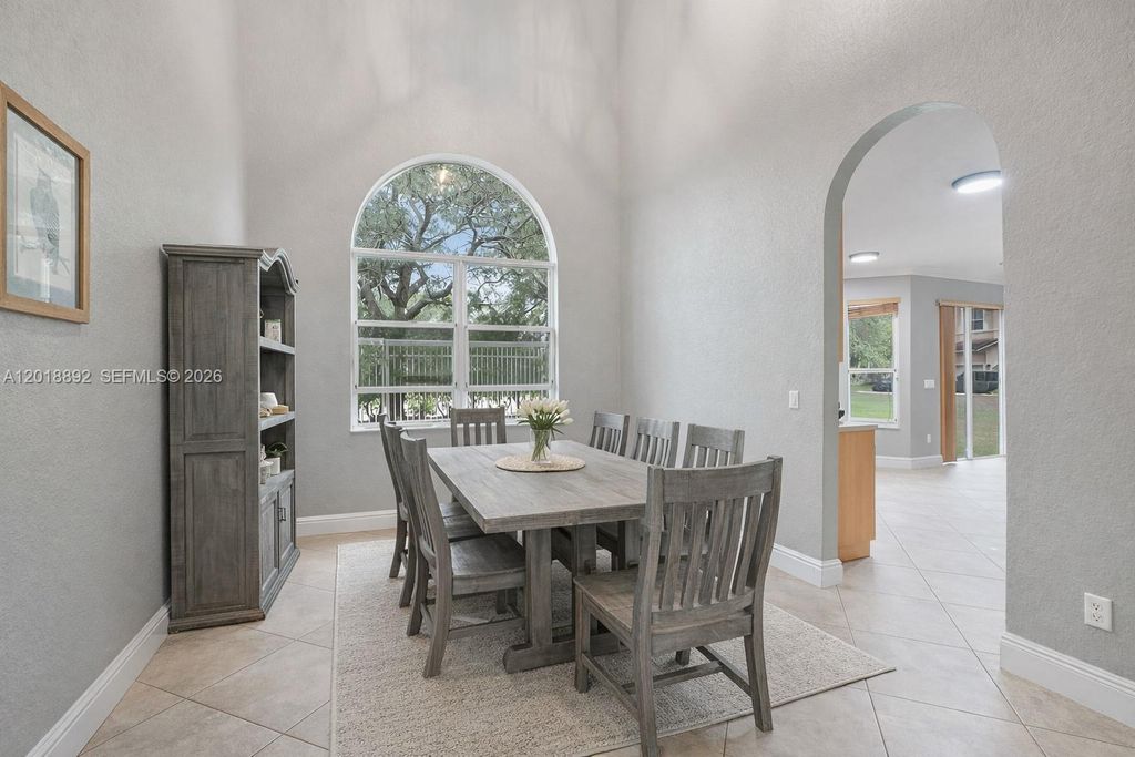 Image 3 of property listing at 4113 NE 22nd Ln, Homestead, FL 33033
