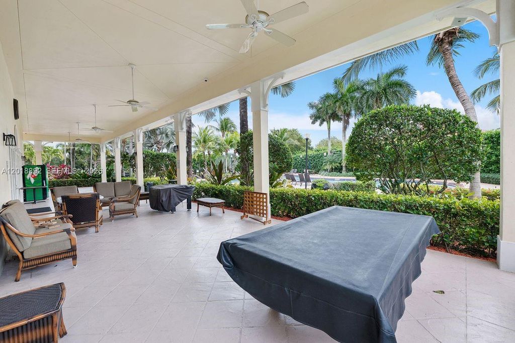 Image 33 of property listing at 4113 NE 22nd Ln, Homestead, FL 33033