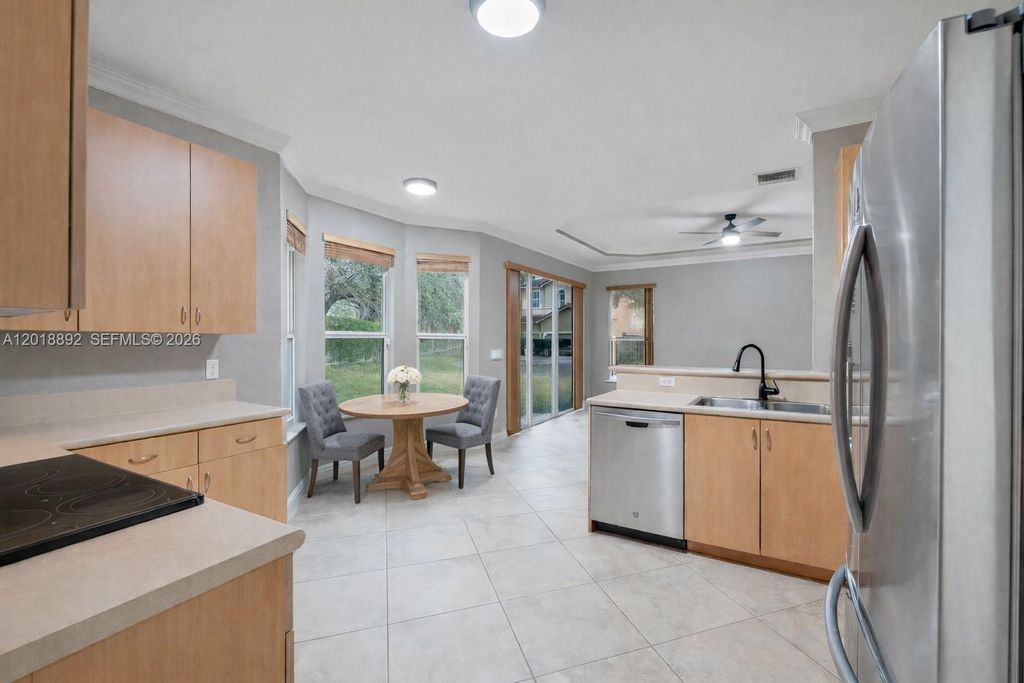 Image 4 of property listing at 4113 NE 22nd Ln, Homestead, FL 33033