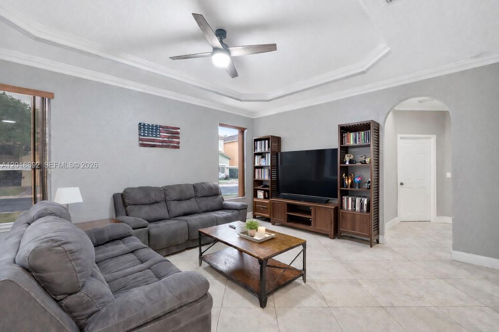 Image 9 of property listing at 4113 NE 22nd Ln, Homestead, FL 33033