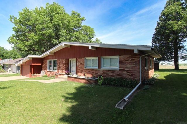 1205 E Avenue, Grundy Center, IA 50638