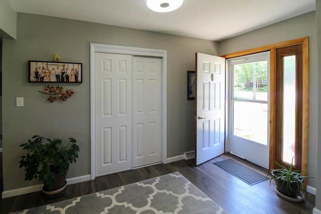1205 E Avenue, Grundy Center, IA 50638