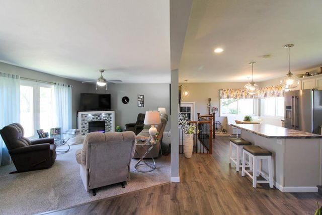 1205 E Avenue, Grundy Center, IA 50638