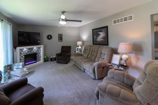 1205 E Avenue, Grundy Center, IA 50638