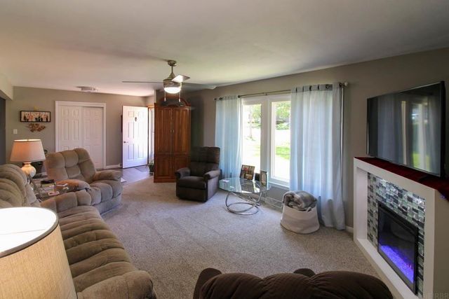 1205 E Avenue, Grundy Center, IA 50638