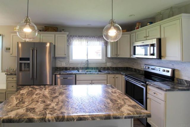 1205 E Avenue, Grundy Center, IA 50638