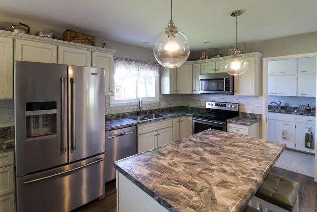 1205 E Avenue, Grundy Center, IA 50638