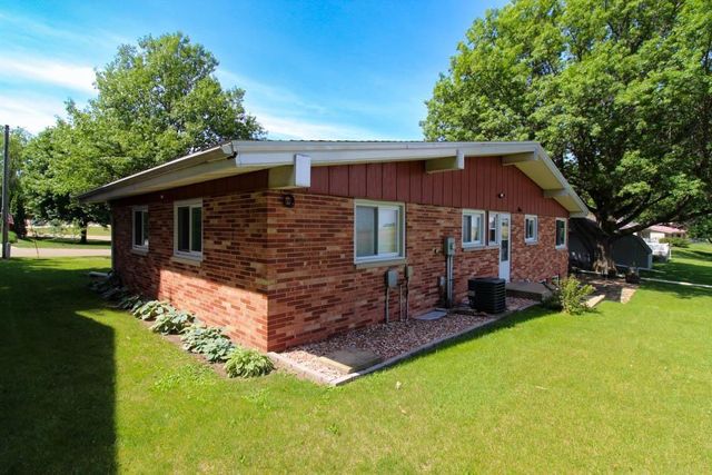 1205 E Avenue, Grundy Center, IA 50638