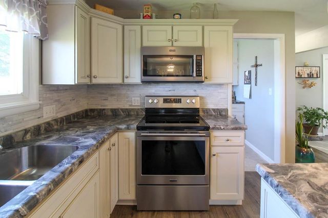 1205 E Avenue, Grundy Center, IA 50638