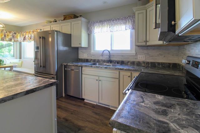 1205 E Avenue, Grundy Center, IA 50638