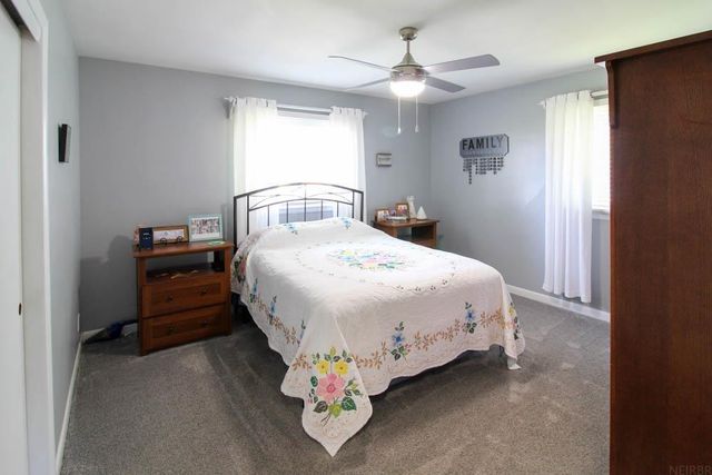 1205 E Avenue, Grundy Center, IA 50638