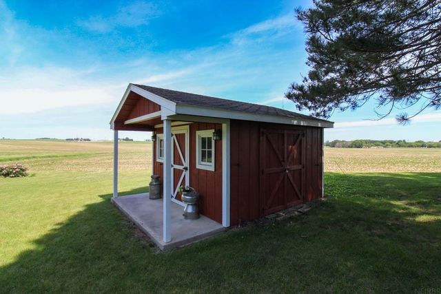 1205 E Avenue, Grundy Center, IA 50638