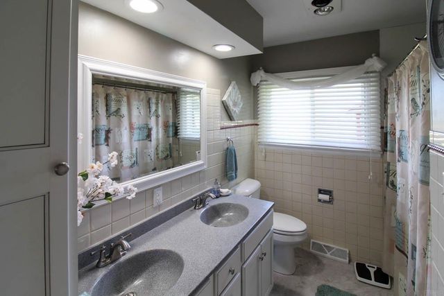 1205 E Avenue, Grundy Center, IA 50638