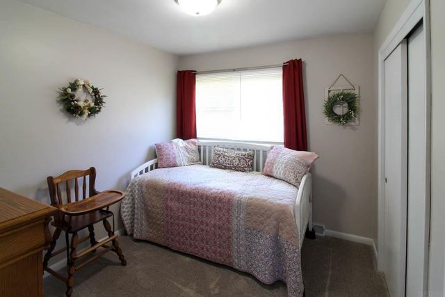1205 E Avenue, Grundy Center, IA 50638