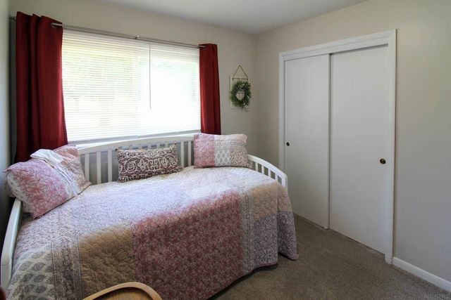 1205 E Avenue, Grundy Center, IA 50638