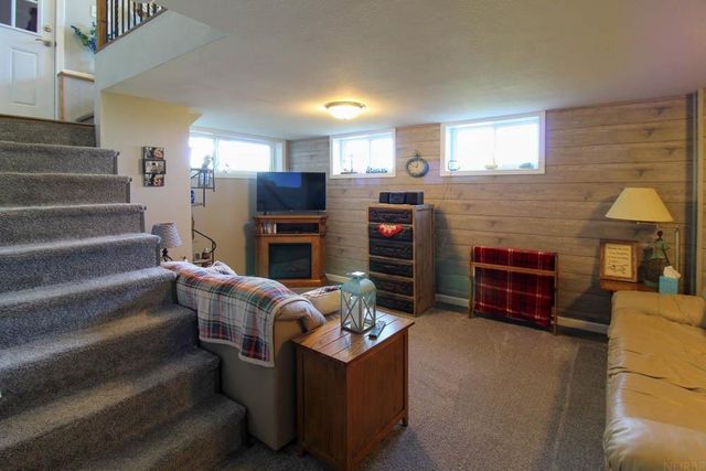 1205 E Avenue, Grundy Center, IA 50638