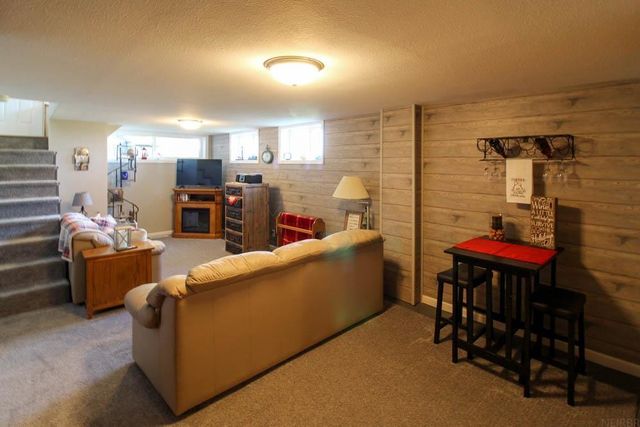 1205 E Avenue, Grundy Center, IA 50638