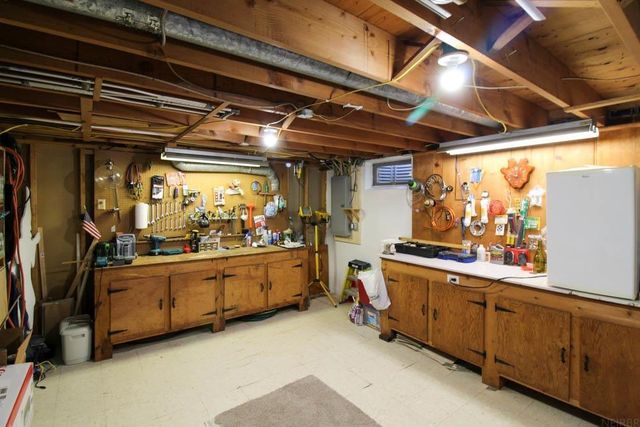 1205 E Avenue, Grundy Center, IA 50638