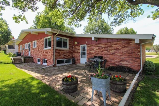 1205 E Avenue, Grundy Center, IA 50638