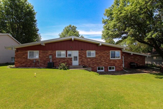 1205 E Avenue, Grundy Center, IA 50638