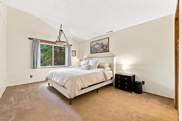 15 Fremont Drive S, Fargo, ND 58103