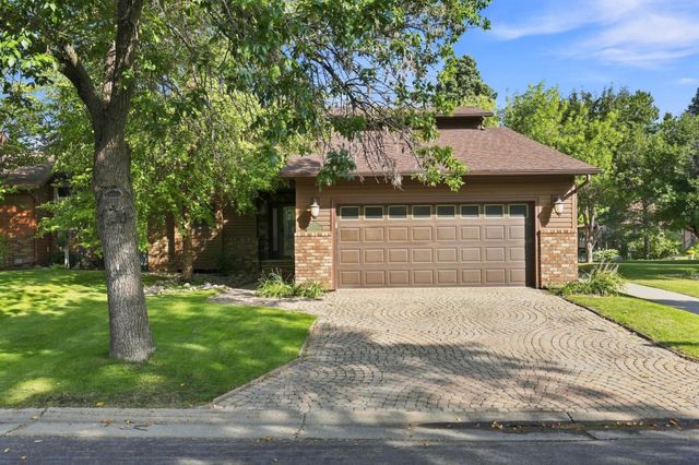 15 Fremont Drive S, Fargo, ND 58103