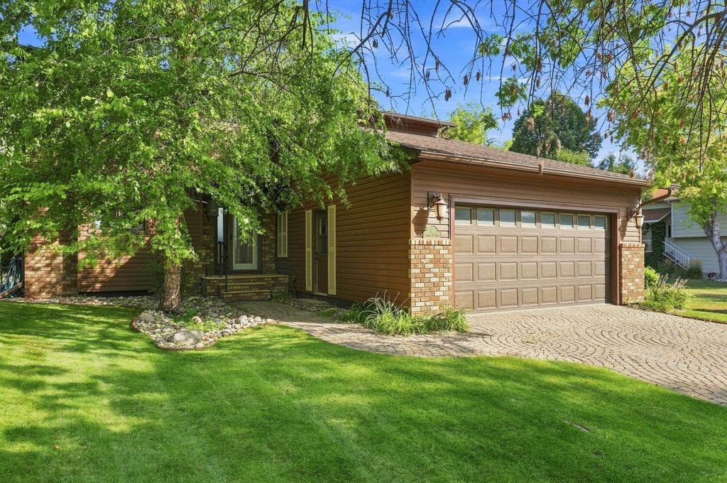 15 Fremont Drive S, Fargo, ND 58103