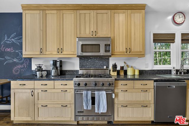9002 Norma Place, West Hollywood, CA 90069