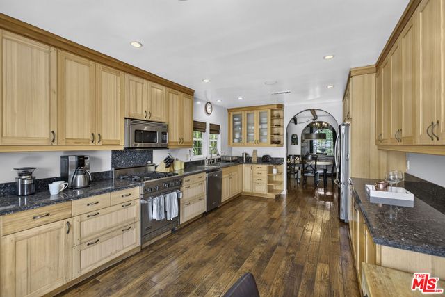 9002 Norma Place, West Hollywood, CA 90069