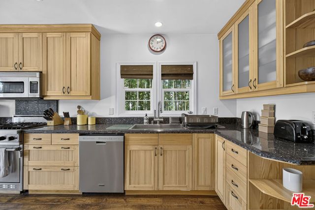 9002 Norma Place, West Hollywood, CA 90069