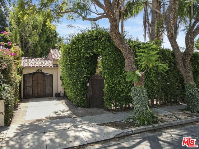 9002 Norma Place, West Hollywood, CA 90069