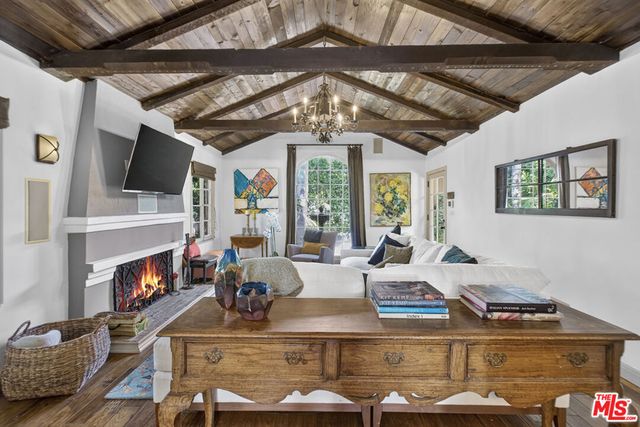 9002 Norma Place, West Hollywood, CA 90069