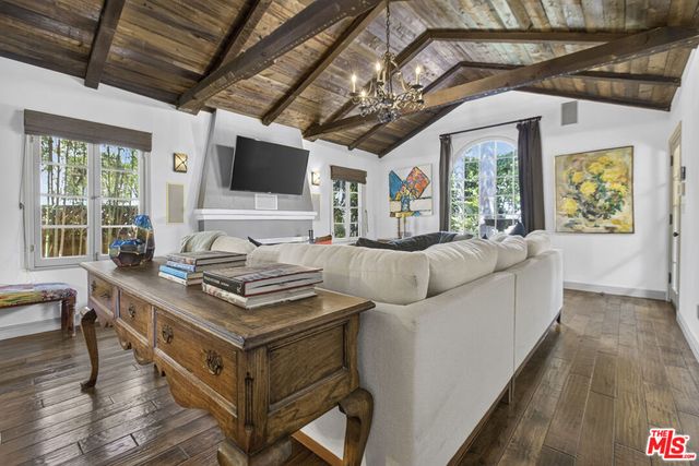 9002 Norma Place, West Hollywood, CA 90069