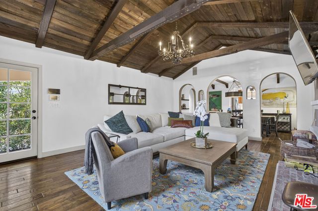 9002 Norma Place, West Hollywood, CA 90069