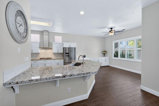 2319 Prescott Avenue, Clovis, CA 93619