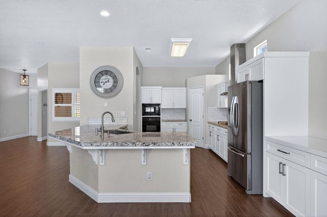 2319 Prescott Avenue, Clovis, CA 93619