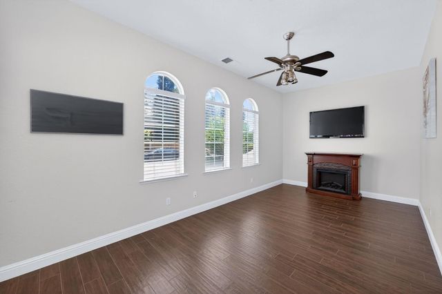 2319 Prescott Avenue, Clovis, CA 93619